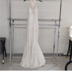 Beautiful Allure Wedding Dress-Size 12